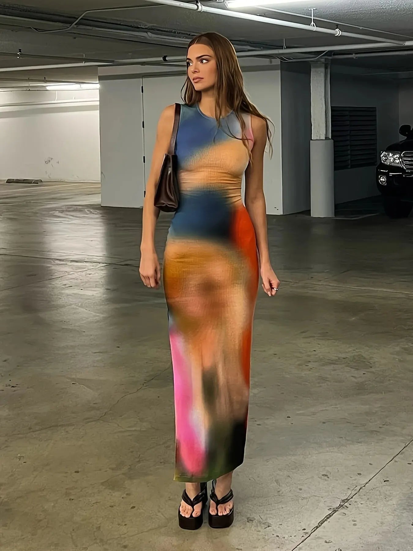 Vestido Longo Bodycon Alça Regata Ampla Fenda Lateral Tie-Dye Moderna