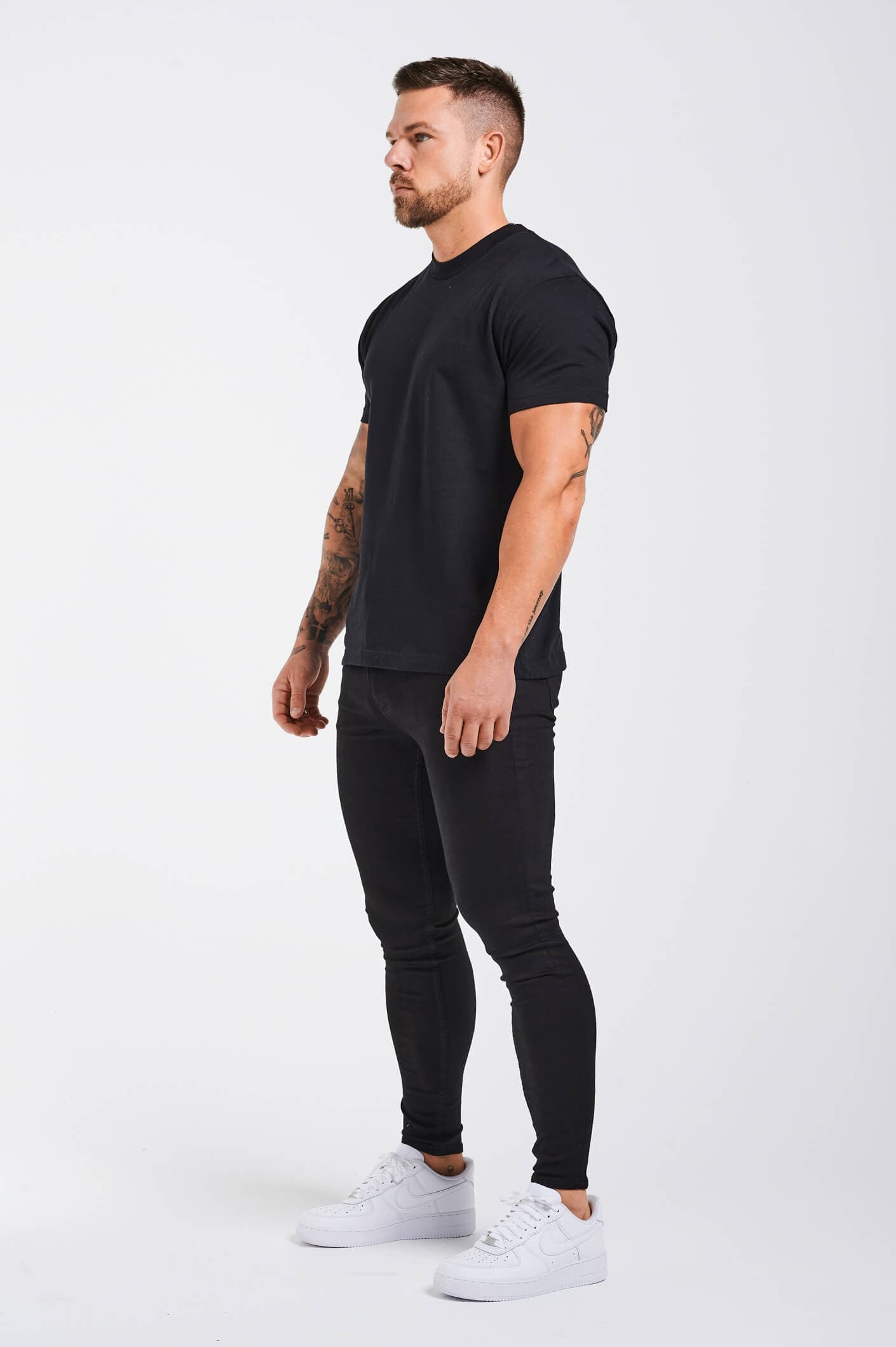 PREMIUM BASICS T-SHIRT - BLACK